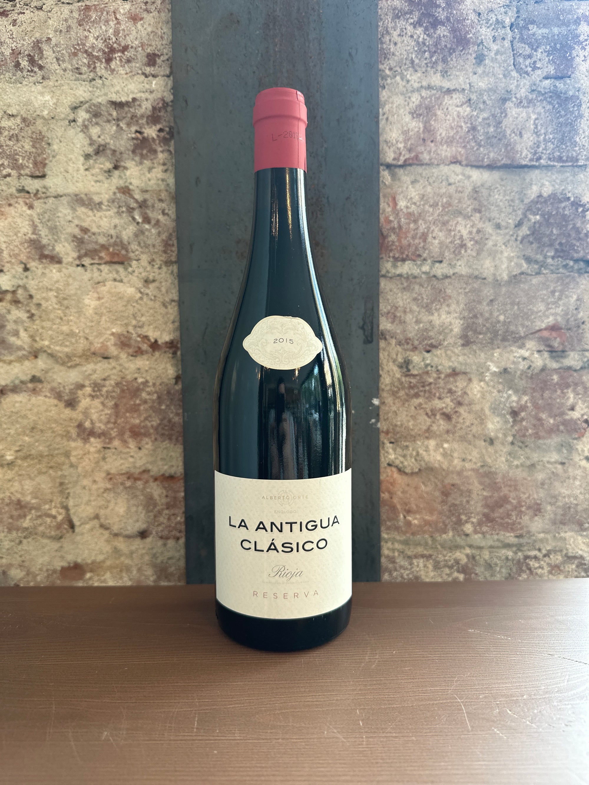 La Antigua Clásico, Reserva 2015 (Rioja, Spain) 750ml