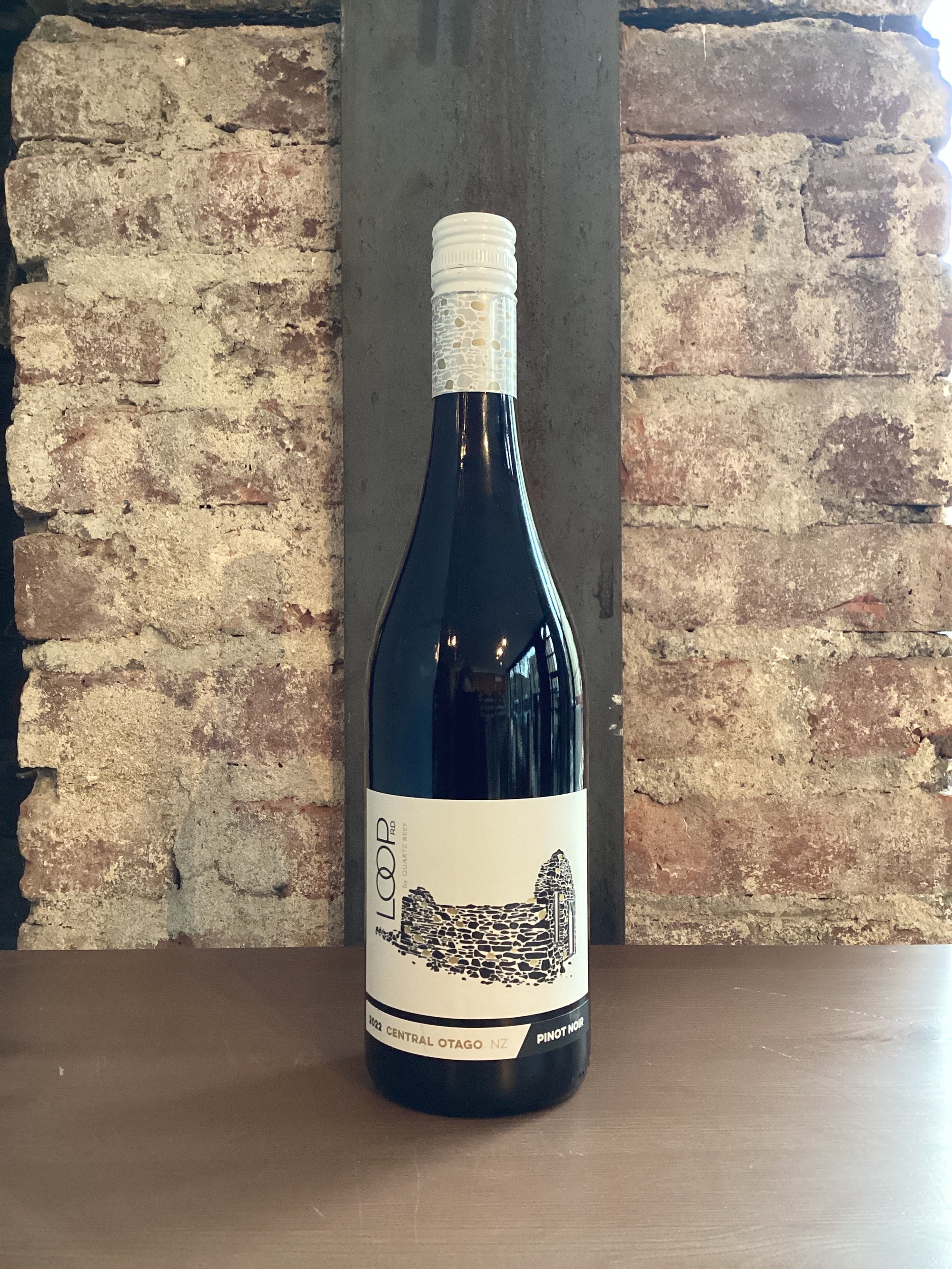 Loop Road, Pinot Noir 2022 (Central Otago, New Zealand) 750ml